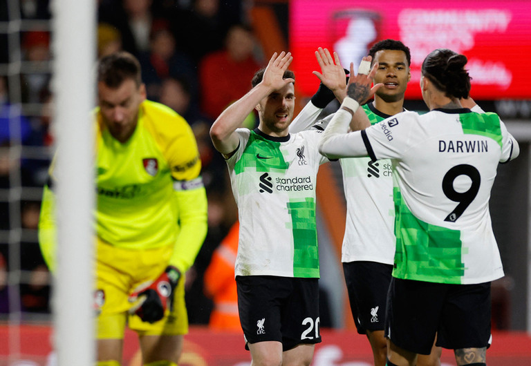 Thắng đậm Bournemouth, Liverpool củng cố vững chắc ngôi đầu Premier League - Ảnh 1