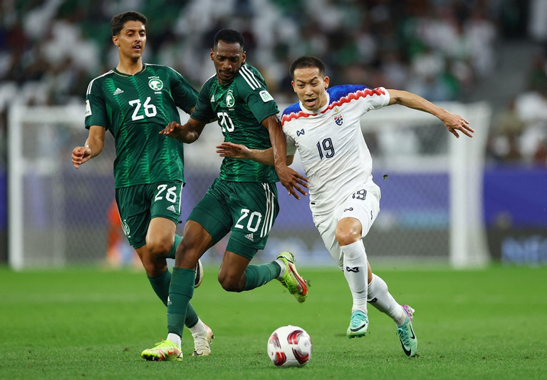 Cầm hòa Saudi Arabia, Thái Lan hiên ngang vào vòng 1/8 Asian Cup 2023 - Ảnh 1