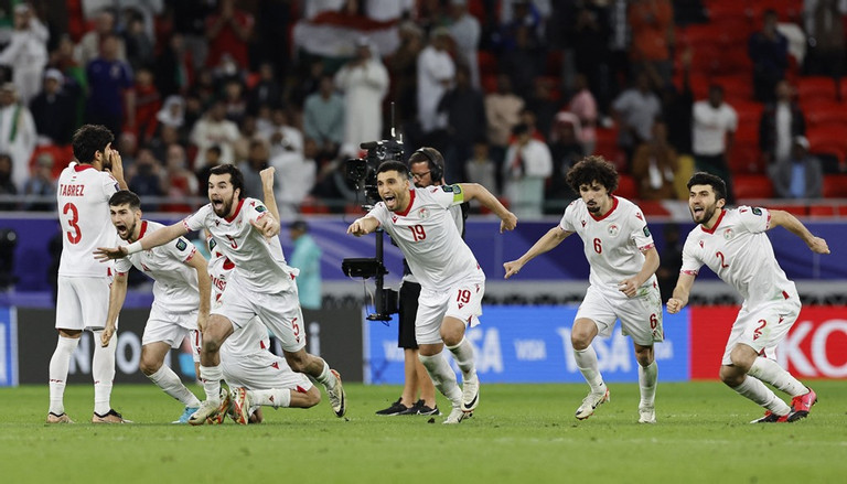 Hạ UAE trên chấm 11m, Tajikistan làm nên lịch sử ở Asian Cup - Ảnh 1
