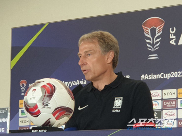 Hàn Quốc bị loại ở Asian Cup, HLV Klinsmann quyết không từ chức - Ảnh 1