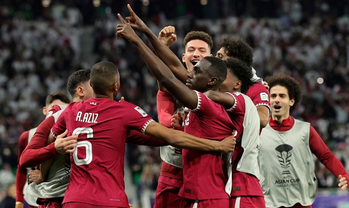 HLV Qatar bày tỏ sự kính trọng với những người tiền nhiệm sau chiến thắng tại bán kết Asian Cup 2023 - Ảnh 2