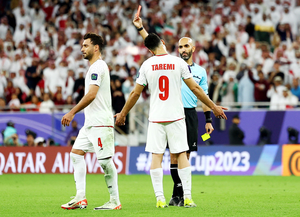 Thua Qatar ở bán kết Asian Cup 2023, HLV Iran tố trọng tài thiên vị - Ảnh 1