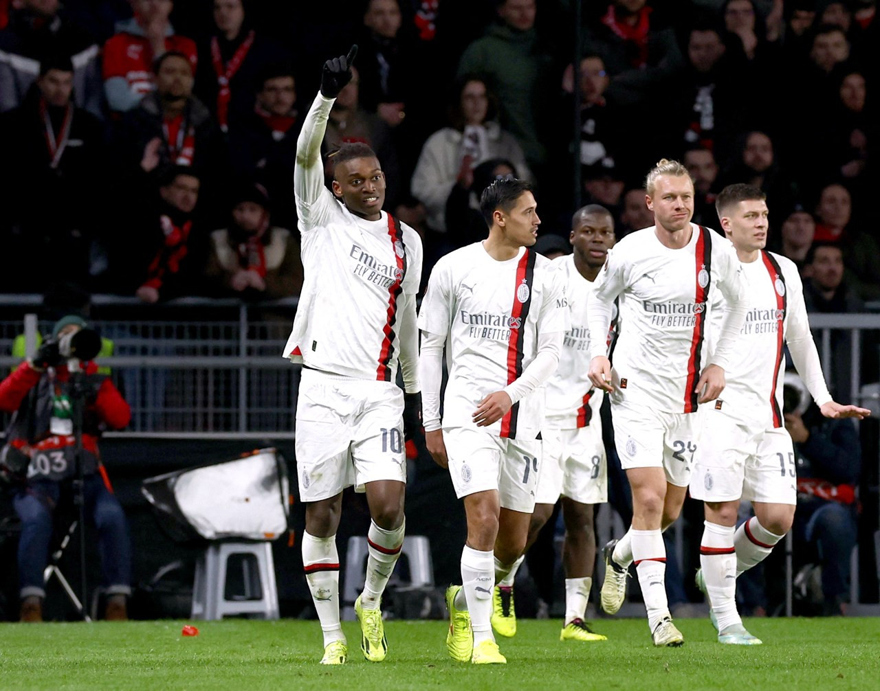 Thua Rennes, AC Milan vẫn giành vé vào vòng 1/8 Europa League - Ảnh 1
