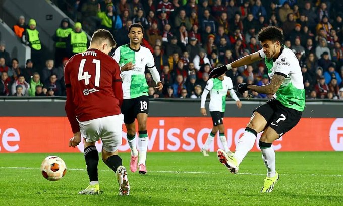 Vùi dập Sparta Prague, Liverpool đặt một chấn vào vòng tứ kết Europa League - Ảnh 1
