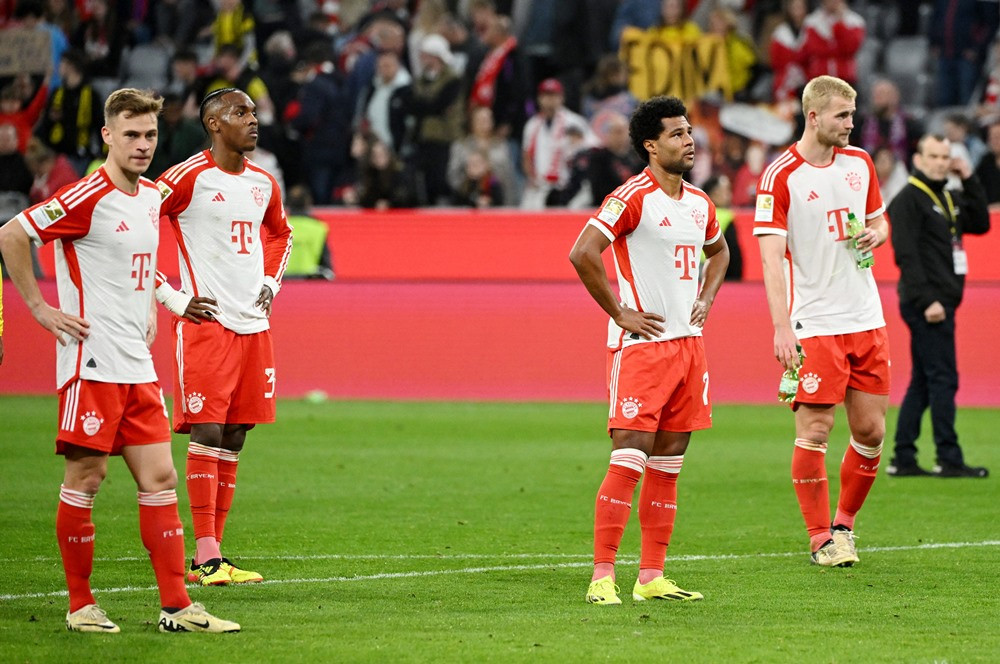 Thua trắng Dortmund, Bayern Munich đầu hàng cuộc đua vô địch Bundesliga - Ảnh 1
