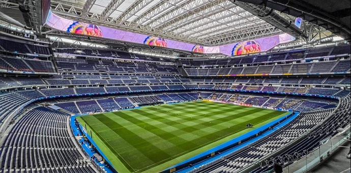 Santiago Bernabéu sẵn sàng tiếp đón Man City với mái che và màn hình 360° - Ảnh 1