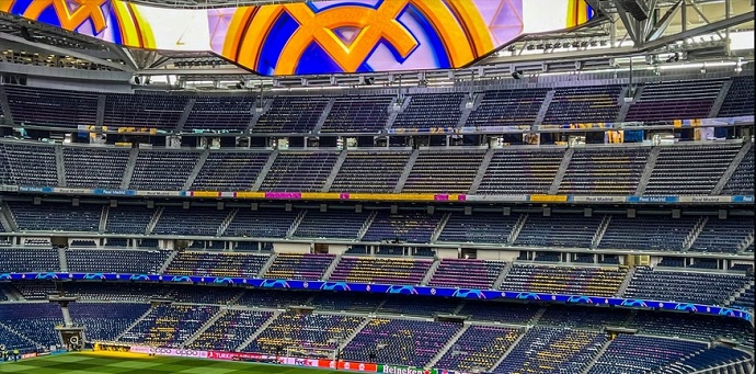Santiago Bernabéu sẵn sàng tiếp đón Man City với mái che và màn hình 360° - Ảnh 2