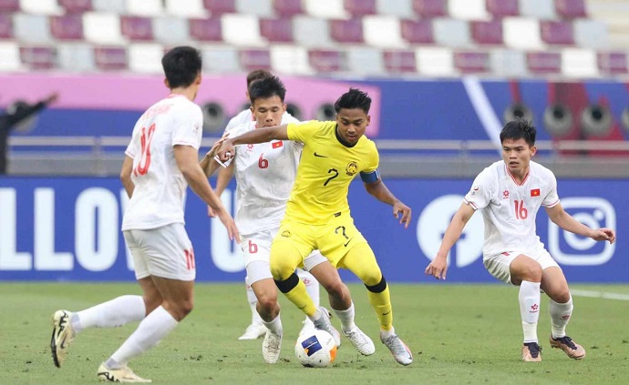 U23 Việt Nam đặt một chân vào tứ kết khi vượt qua U23 Malaysia - Ảnh 1