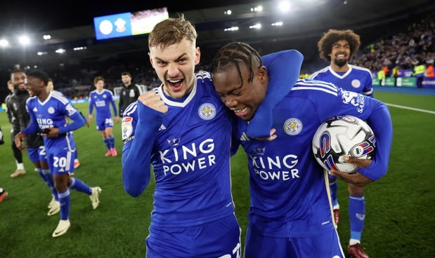 Leicester City chính thức trở lại Ngoại hạng Anh - Ảnh 1