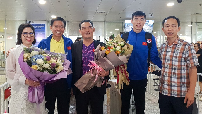 U23 Việt Nam về tới Hà Nội sau hành trình đầy nỗ lực tại VCK U23 châu Á - Ảnh 1