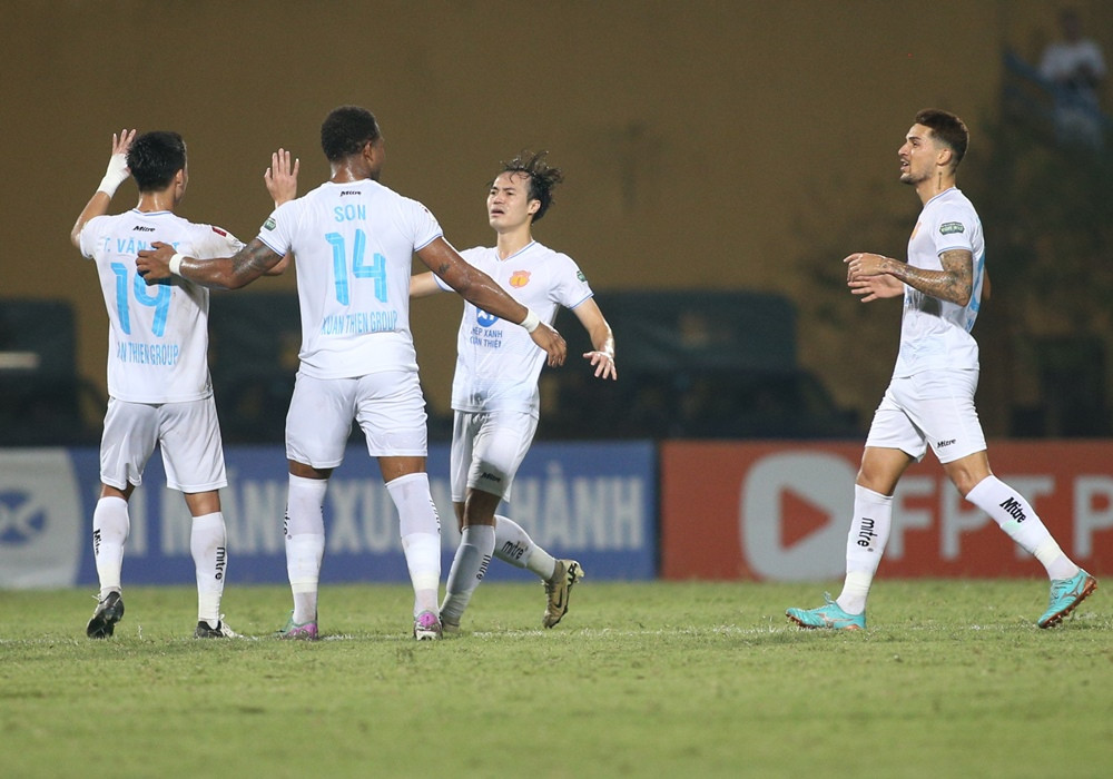 Bảng xếp hạng V.League 2023/24: Nam Định giữ vững ngôi số 1 - Ảnh 1