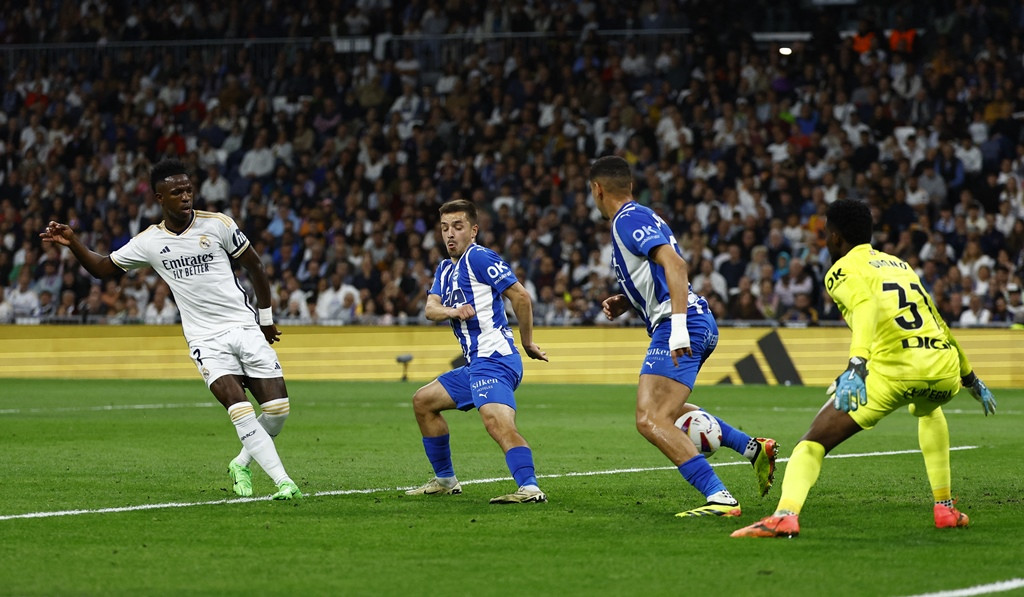 Vinicius rực sáng, Real Madrid thắng Alaves với 'bàn tay nhỏ' - Ảnh 1