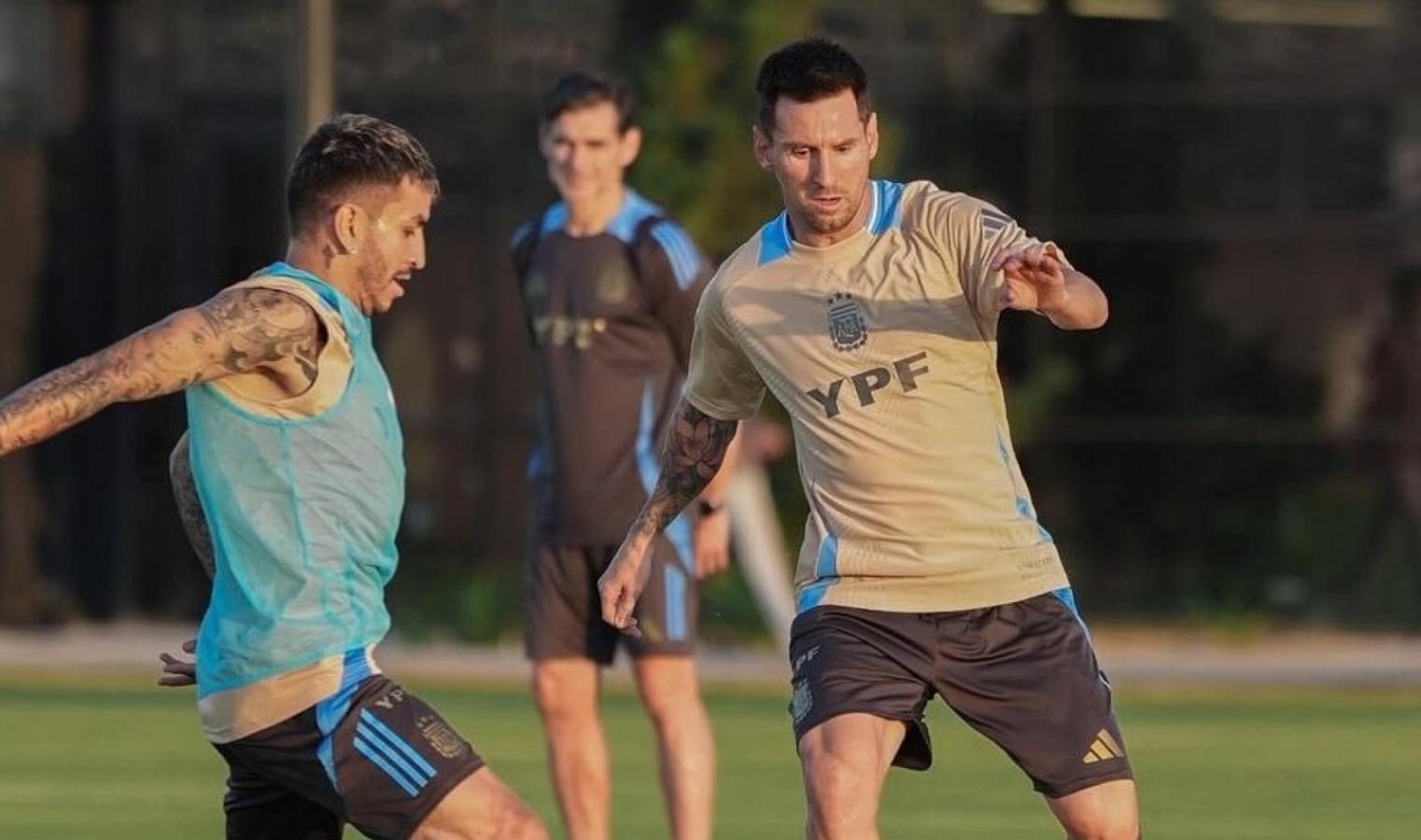 Messi hội quân cùng ĐT Argentina chuẩn bị cho Copa America 2024.  - Ảnh 1