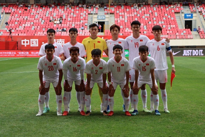 U19 Việt Nam thua U19 Uzbekistan ở phút bù giờ trong thế thiếu người - Ảnh 1