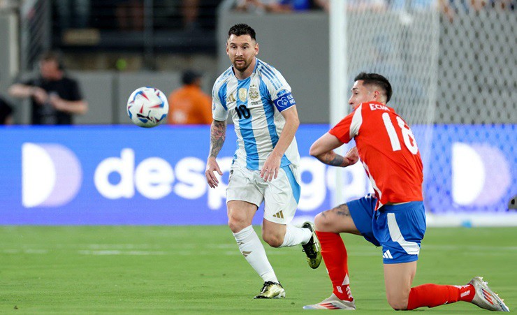 Thắng sát nút Chile, Argentina vào tứ kết Copa America sớm - Ảnh 1