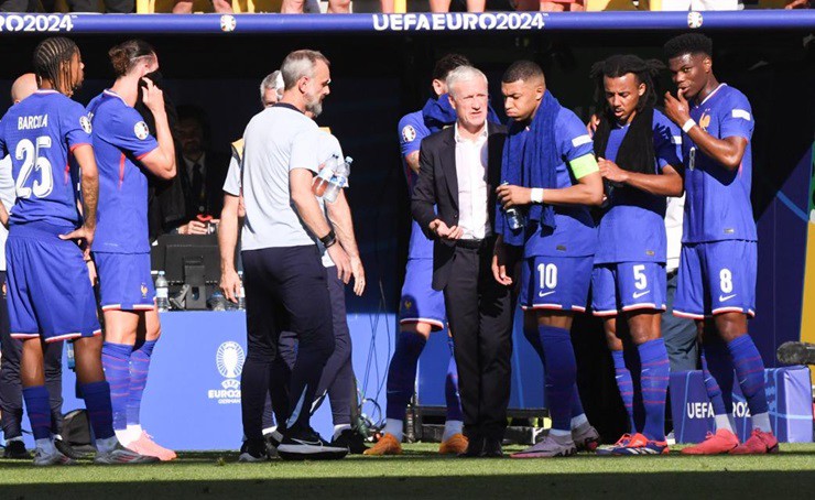 Tin bóng đá Euro hôm nay 28/6: Cầu thủ Pháp bất mãn với HLV Deschamps - Ảnh 1