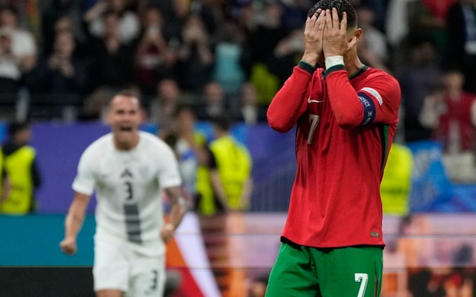 Tin bóng đá Euro hôm nay 2/7: Ronaldo khóc như 'mưa' khi đá hỏng phạt đền - Ảnh 2