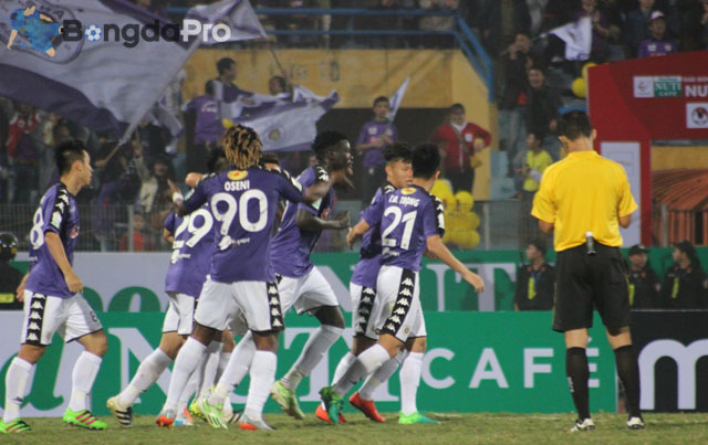 Kết quả Hà Nội FC vs Hải Phòng, vòng 1 V-League 2018: 'Đặc sản pháo sáng' và bàn thắng kết liễu của tân binh