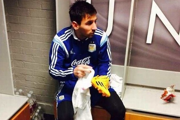 MU treo ảnh Messi ở học viện trẻ