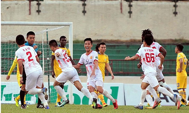 Nam Định giành chiến thắng đầu tiên tại V-League 2018 như thế nào?