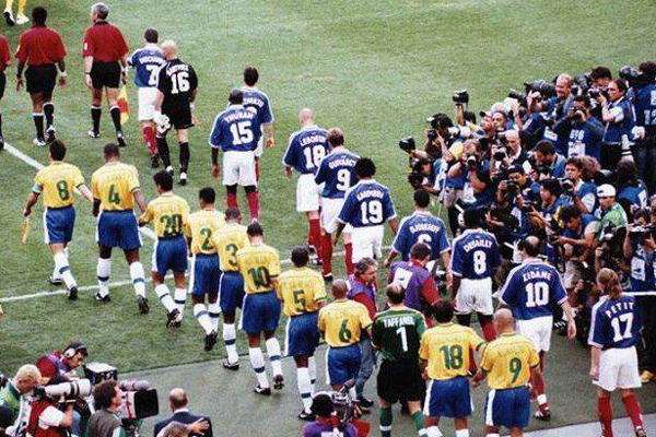 World Cup 1998 đã bị dàn xếp, chung kết Pháp vs Brazil là do 'nghệ thuật sắp đặt'