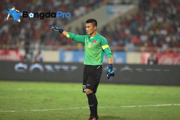 Tại sao Bùi Tiến Dũng đeo băng đội trưởng U23 Việt Nam trận gặp U23 Oman?