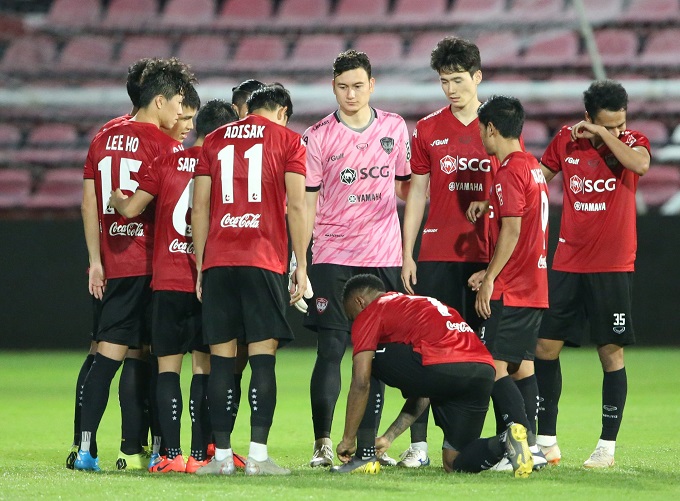 Muangthong United 0-1 Prachuap: Đặng Văn Lâm ôm hận trong ngày ra mắt