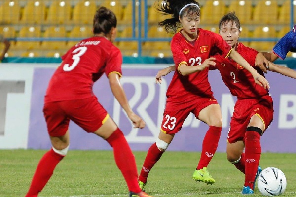 Nữ Việt Nam 2-1 Nữ Uzbekistan: Huỳnh Như 'thêu hoa dệt gấm', VN gặt 3 điểm đầu tay