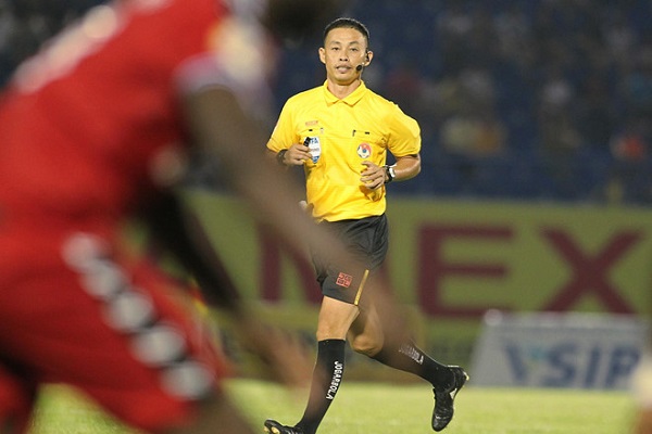 Trọng tài Ngô Duy Lân chờ nhận quà ý nghĩa từ AFC sau hành động nhanh trí ở V-League
