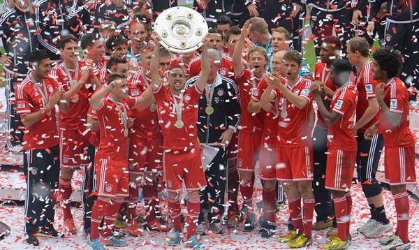 Bayern Munich lên ngôi vô địch Bundesliga lần thứ 7 liên tiếp