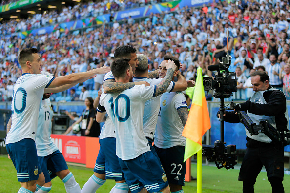 Kết quả Argentina 2-0 Qatar: Aguero và Martinez đưa Argentina vào tứ kết
