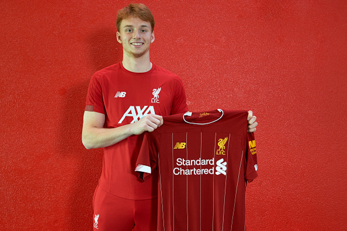 Van den Berg đạt thỏa thuận gia nhập Liverpool