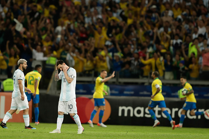 Lionel Messi gục ngã sau khi lỡ hẹn chức vô địch Copa America 2019
