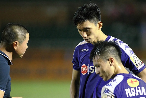 Quang Hải bị HLV Hà Nội FC nhắc nhở ngay sau khi ghi bàn vào lưới Sài Gòn