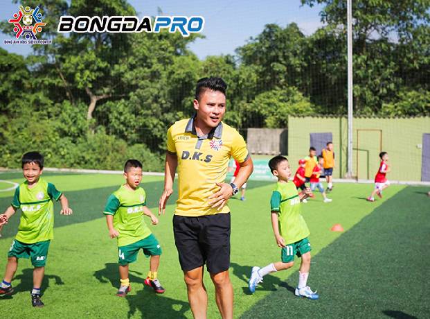 Quang Hải dự Lễ khai giảng trung tâm bóng đá D.K.S 2022 trước khi ra nước ngoài thi đấu
