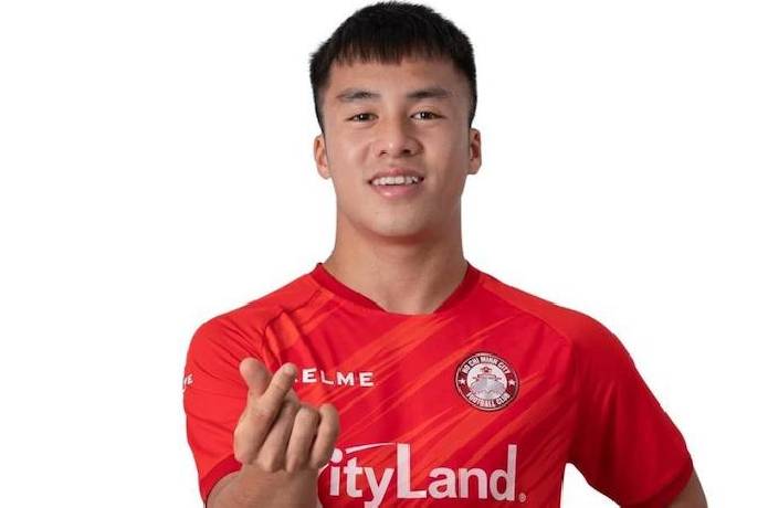 Cầu thủ Nguyễn Trọng Long: Tiền vệ nhỏ con sáng giá từ lò đào tạo PVF 
