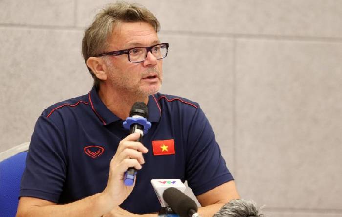 HLV Troussier hủy họp báo sau trận đấu với Hồng Kông 