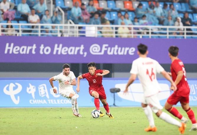 HLV Hoàng Anh Tuấn: Cầu thủ sẽ trưởng thành hơn từ trận thua đậm trước Iran
