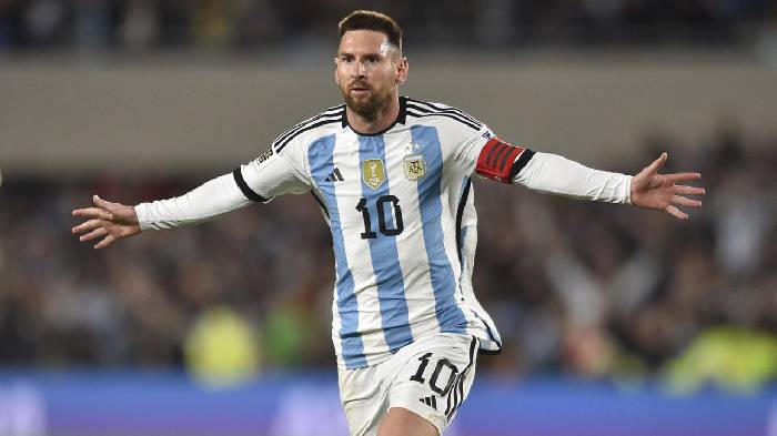 Messi vẫn lên tuyển Argentina dù đang chấn thương