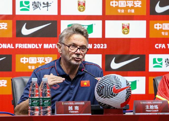 HLV Philippe Troussier: Đội tuyển Trung Quốc không mạnh hơn Việt Nam