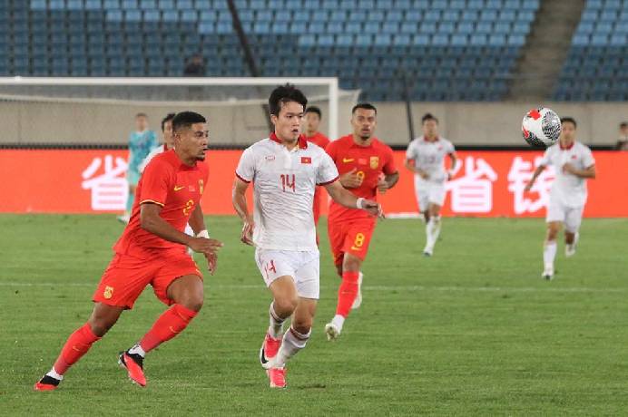 Tiến Linh thẻ đỏ, Việt Nam nhận thất bại 0-2 trước Trung Quốc