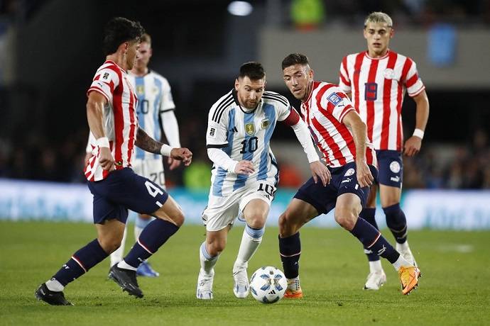 Messi tiếp tục "tịt ngòi", Argentina thắng tối thiểu