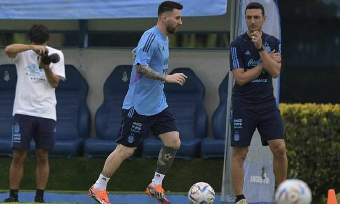 HLV Lionel Scaloni: Hãy để Messi tập trung thi đấu cho Argentina