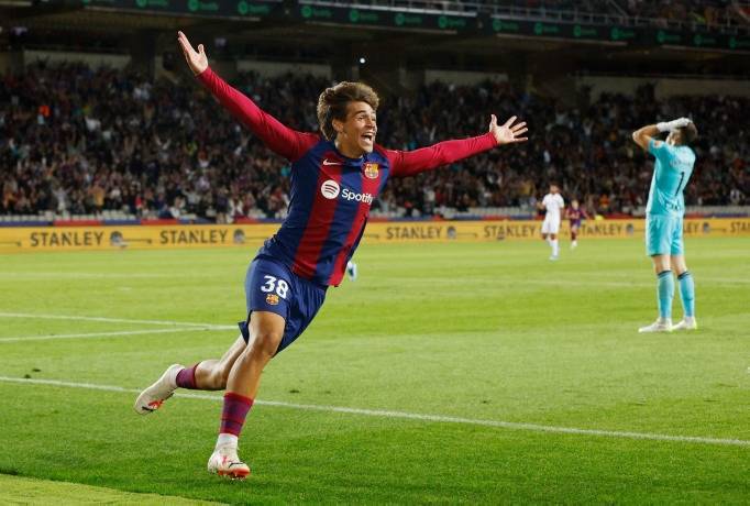 Sao trẻ 17 tuổi tỏa sáng, Barca đuổi sát Real trên bảng xếp hạng La Liga