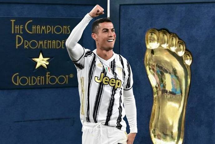 Messi sắp nhận quả bóng vàng thứ 8 nhưng vẫn kém Ronaldo một danh hiệu