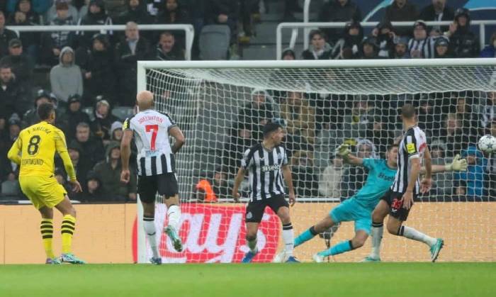 Newcastle nhận thất bại đầu tiên tại Champions League