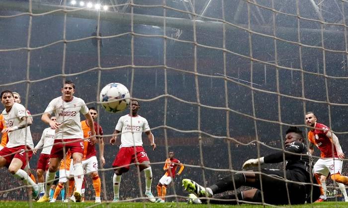 Hòa kịch tính Galatasaray, MU vẫn còn cơ hội đi tiếp tại Champions League