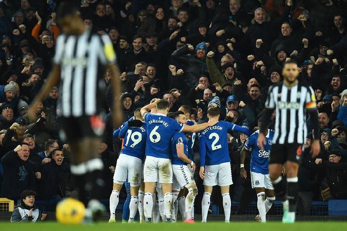 Newcastle bất ngờ bị Everton vùi dập ở Ngoại hạng Anh