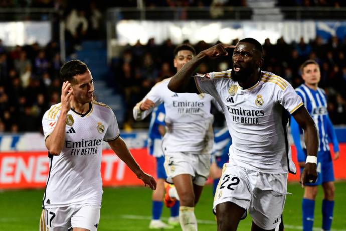 Thắng nghẹt thở Alaves, Real Madrid chính thức lên đầu BXH La Liga