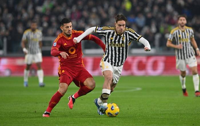 Thắng kịch tính Roma, Juventus bám sát ngôi đầu Serie A